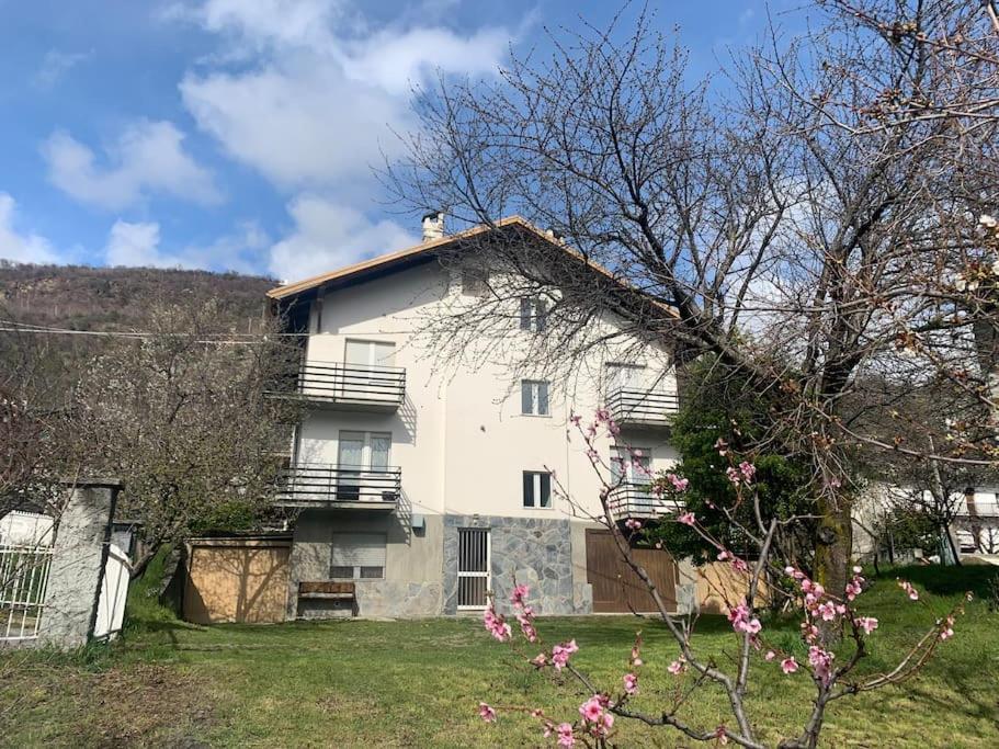 Casa Vacanza Leonardo Apartment Chambave Exterior photo
